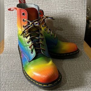 Dr. Martens Rainbow Pascal Pride Doc Martens